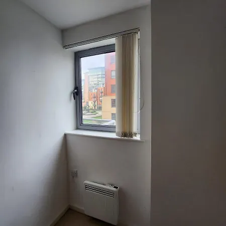 Shared - Walking From Leeds Center * Leeds (West Yorkshire)