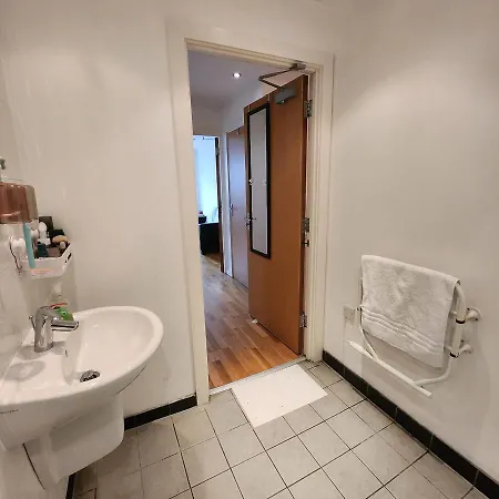 Shared - Walking From Leeds Center * Leeds (West Yorkshire)