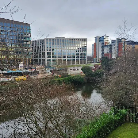 Shared - Walking From Leeds Center منزل للإقامة